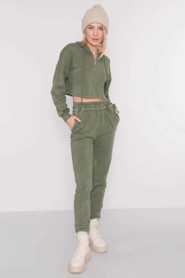 pol_pl_Khaki-spodnie-dresowe-rurki-BSL-377921_3