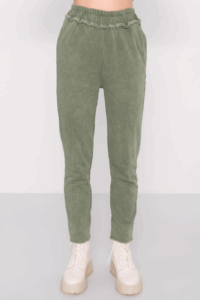 pol_pl_Khaki-spodnie-dresowe-rurki-BSL-377921_4