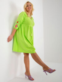 pol_pl_Limonkowa-dresowa-sukienka-plus-size-z-haftem-395296_1