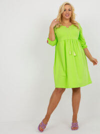 pol_pl_Limonkowa-dresowa-sukienka-plus-size-z-haftem-395296_3