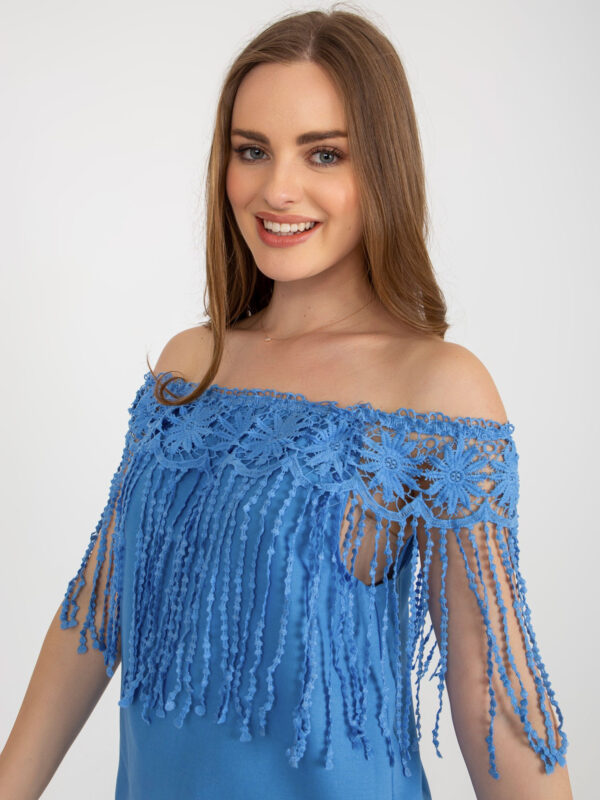 pol_pl_Niebieska-letnia-bluzka-hiszpanka-z-fredzlami-399025_2 pol_pl_Niebieska-letnia-bluzka-hiszpanka-z-fredzlami-399025_2