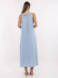 pol_pl_Niebieska-trapezowa-sukienka-z-cienkiego-jeansu-413193_5