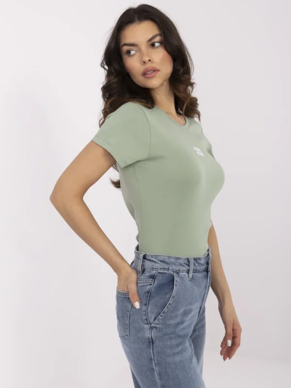 pol_pl_Pistacjowa-bluzka-z-wyhaftowanym-napisem-412037_3 pol_pl_Pistacjowa-bluzka-z-wyhaftowanym-napisem-412037_3