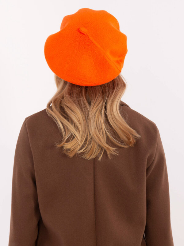 pol_pl_Pomaranczowy-damski-beret-dzianinowy-410973_4