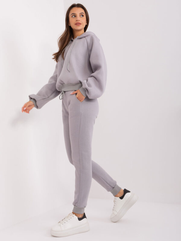 pol_pl_Szary-dresowy-komplet-basic-z-bluza-z-kapturem-402777_5 pol_pl_Szary-dresowy-komplet-basic-z-bluza-z-kapturem-402777_5