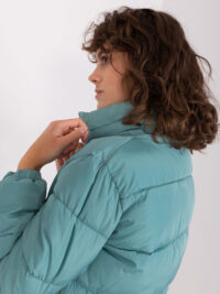 pol_pl_Turkusowa-krotka-pikowana-kurtka-zimowa-Iseline-404105_5