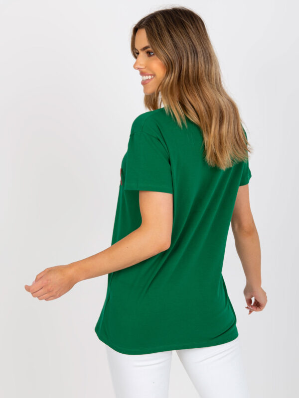 pol_pl_Zielono-bezowy-luzny-t-shirt-z-naszywkami-387326_7