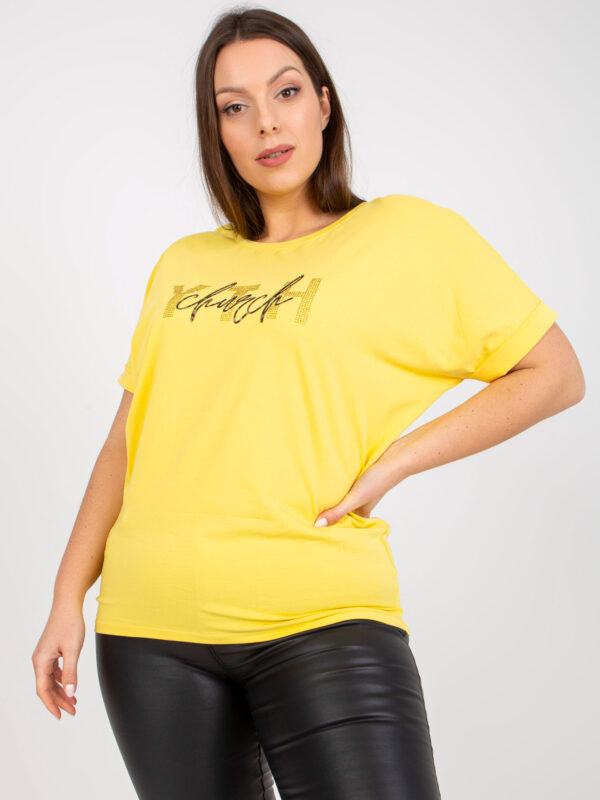 pol_pl_Zolty-t-shirt-plus-size-z-aplikacja-387782_4